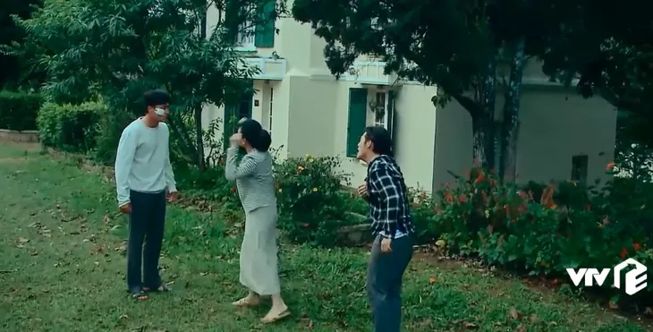Nước mắt loài cỏ dại - Tập 22: Mẹ con Việt tìm cách đuổi Khang ra khỏi nhà - Ảnh 6. Nước mắt loài cỏ dại - Tập 22: Mẹ con Việt tìm cách đuổi Khang ra khỏi nhà - Ảnh 6.