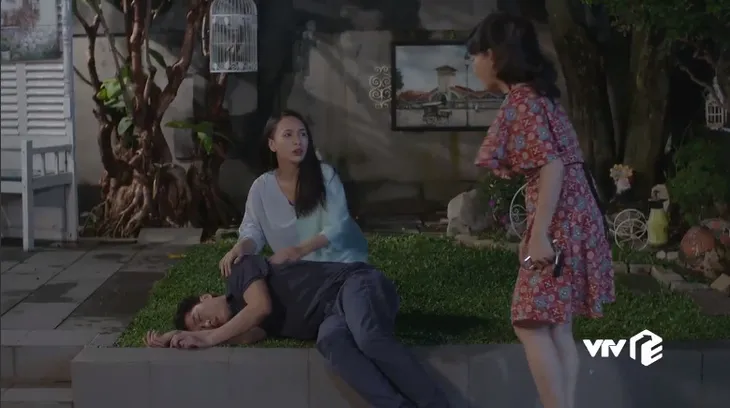 Tiệm ăn dì ghẻ - Tập 21: Tiểu tam trơ trẽn dàn cảnh ngủ với Huy, rồi cười đắc ý trước tờ đơn ly hôn - Ảnh 1. Tiệm ăn dì ghẻ - Tập 21: Tiểu tam trơ trẽn dàn cảnh ngủ với Huy, rồi cười đắc ý trước tờ đơn ly hôn - Ảnh 1.