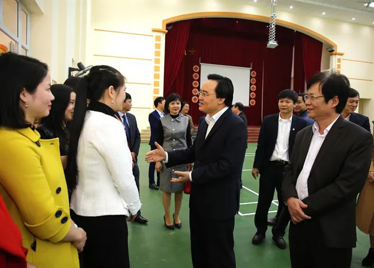 Bộ trưởng Bộ GD&ĐT kiểm tra công tác phòng chống, ứng phó dịch bệnh nCoV tại Nam Định - Ảnh 2. Bộ trưởng Bộ GD&ĐT kiểm tra công tác phòng chống, ứng phó dịch bệnh nCoV tại Nam Định - Ảnh 2.