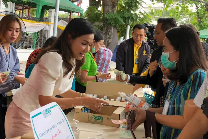 Chính phủ Thái Lan bán khẩu trang cho người dân - Ảnh 1. Chính phủ Thái Lan bán khẩu trang cho người dân - Ảnh 1.