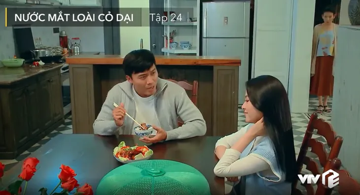 Nước mắt loài cỏ dại - Tập 24: Bà Phương lên kế hoạch giết Khang - Ảnh 2. Nước mắt loài cỏ dại - Tập 24: Bà Phương lên kế hoạch giết Khang - Ảnh 2.