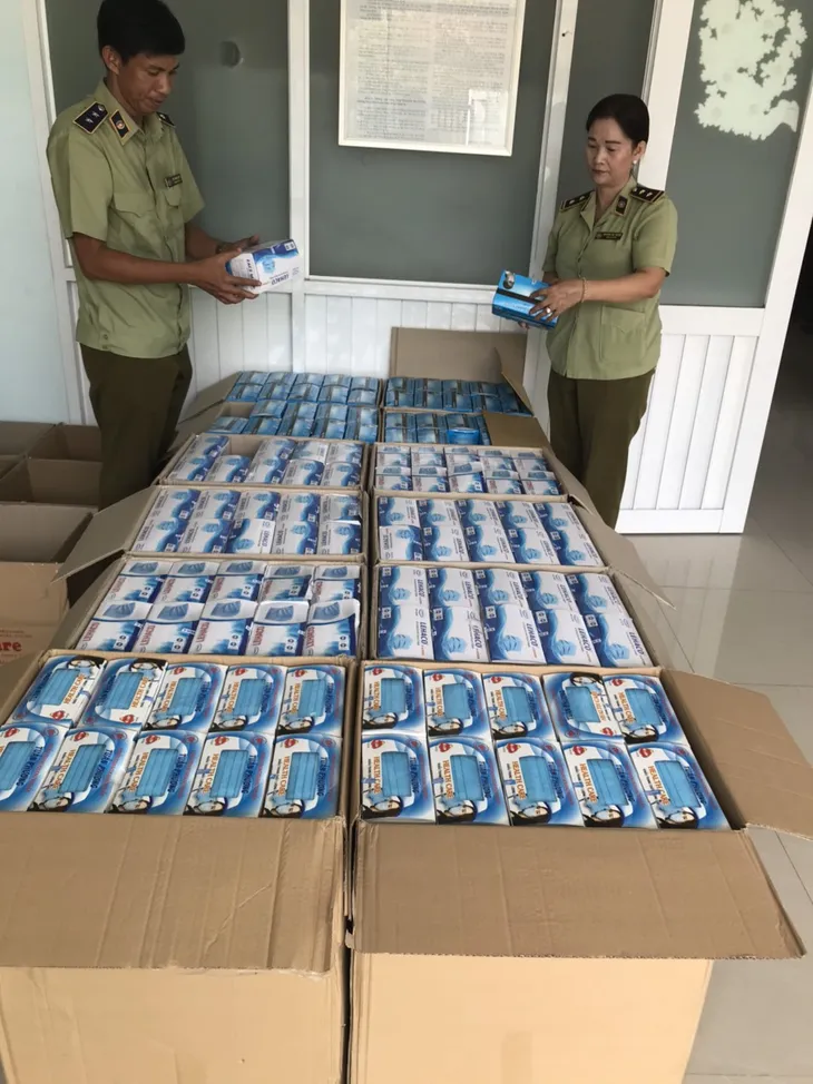 An Giang: Thu giữ khẩu trang và gel rửa tay không rõ nguồn gốc - Ảnh 1. An Giang: Thu giữ khẩu trang và gel rửa tay không rõ nguồn gốc - Ảnh 1.
