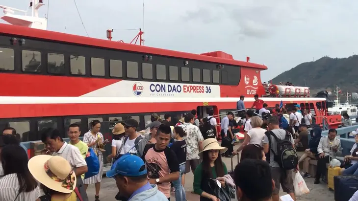Nhiều điểm du lịch tạm dừng đón khách do lo ngại dịch COVID-19 - Ảnh 2.