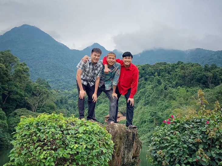 Đình Tú tiết lộ cảnh hôn gây khó cho Phương Oanh ở Cô gái nhà người ta - Ảnh 1. Đình Tú tiết lộ cảnh hôn gây khó cho Phương Oanh ở Cô gái nhà người ta - Ảnh 1.