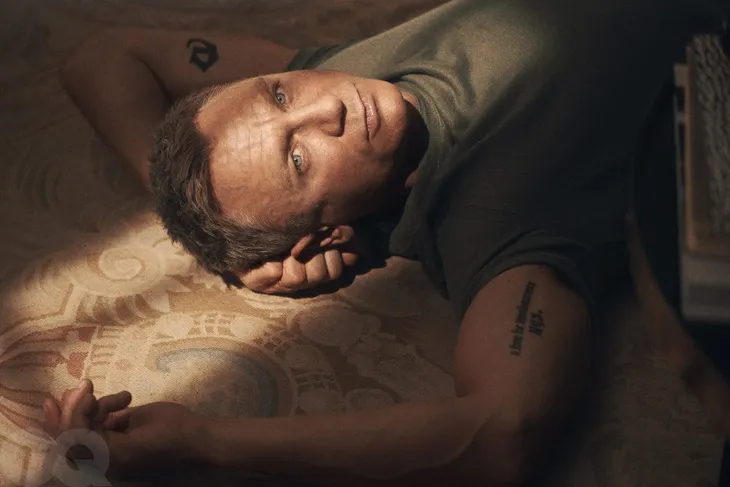 Từ chối mặc trang phục lịch lãm của 007, Daniel Craig cởi trần chụp ảnh và siêu đẹp - Ảnh 4. Từ chối mặc trang phục lịch lãm của 007, Daniel Craig cởi trần chụp ảnh và siêu đẹp - Ảnh 4.