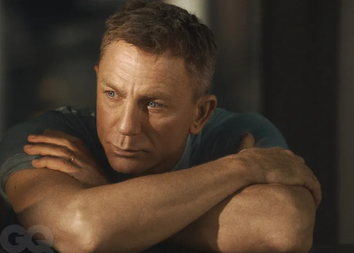 Từ chối mặc trang phục lịch lãm của 007, Daniel Craig cởi trần chụp ảnh và siêu đẹp - Ảnh 10. Từ chối mặc trang phục lịch lãm của 007, Daniel Craig cởi trần chụp ảnh và siêu đẹp - Ảnh 10.