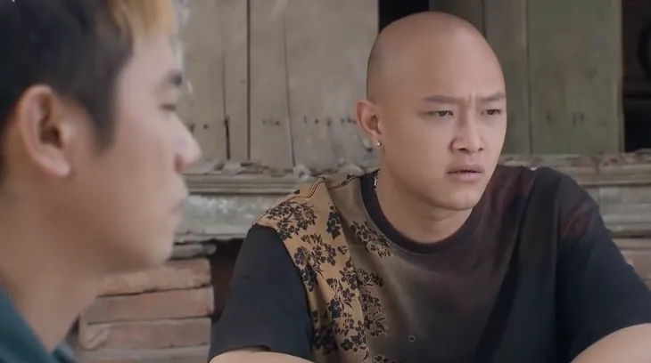Cô gái nhà người ta - Tập 22: Em trai Cân chửi thề vì theo nhầm người tráo trở như lão Tài - Ảnh 1. Cô gái nhà người ta - Tập 22: Em trai Cân chửi thề vì theo nhầm người tráo trở như lão Tài - Ảnh 1.