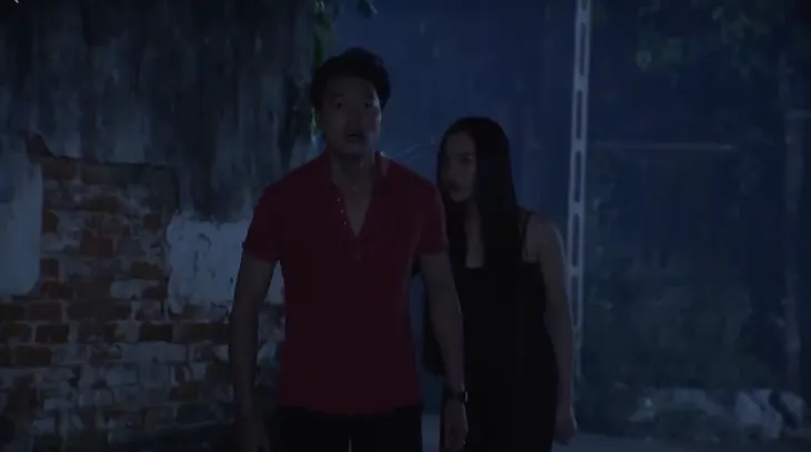 Cô gái nhà người ta - Tập 22: Đào (Việt Hoa) cầm dao đâm chết Cường (Trọng Lân)? - Ảnh 4. Cô gái nhà người ta - Tập 22: Đào (Việt Hoa) cầm dao đâm chết Cường (Trọng Lân)? - Ảnh 4.