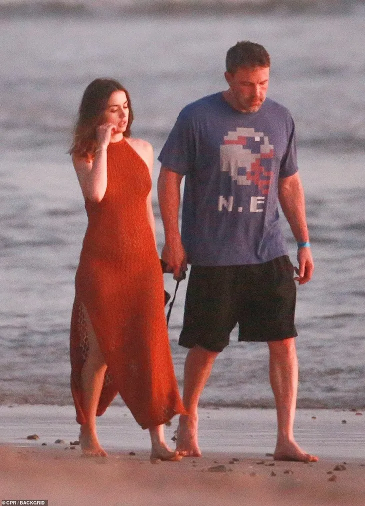 Ben Affleck công khai tình trẻ - Ảnh 3. Ben Affleck công khai tình trẻ - Ảnh 3.