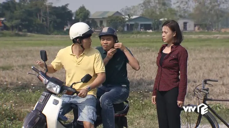 Cô gái nhà người ta - Tập 22: Khoa đánh Cân vì phản bội bạn, tráo mẫu nước - Ảnh 4. Cô gái nhà người ta - Tập 22: Khoa đánh Cân vì phản bội bạn, tráo mẫu nước - Ảnh 4.