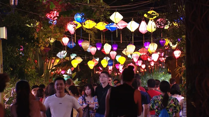Hội An tạm dừng bán vé tham quan khu phố cổ và phố đi bộ - Ảnh 1. Hội An tạm dừng bán vé tham quan khu phố cổ và phố đi bộ - Ảnh 1.