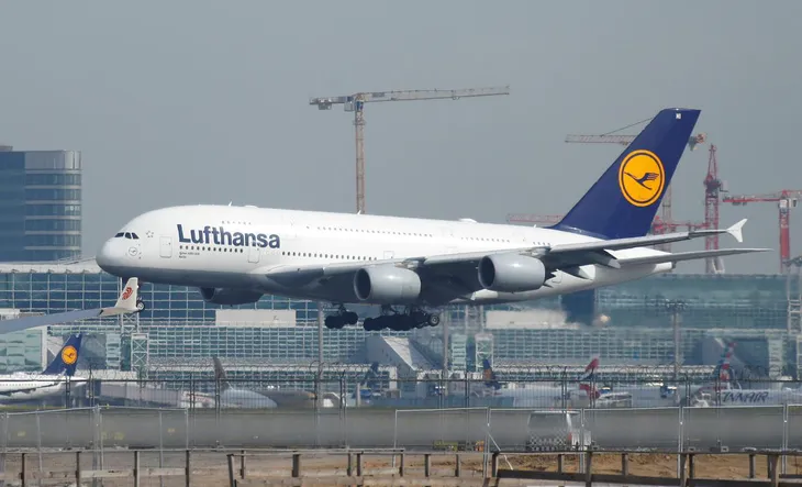 Hãng Lufthansa hủy hơn 20.000 chuyến bay vì dịch COVID-19 - Ảnh 1. Hãng Lufthansa hủy hơn 20.000 chuyến bay vì dịch COVID-19 - Ảnh 1.
