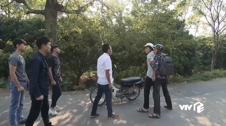 Cô gái nhà người ta - Tập 23: Huy động cả Đào, Quất, nhóm Khoa vẫn đau đớn sập bẫy của ông Tài - Ảnh 3. Cô gái nhà người ta - Tập 23: Huy động cả Đào, Quất, nhóm Khoa vẫn đau đớn sập bẫy của ông Tài - Ảnh 3.