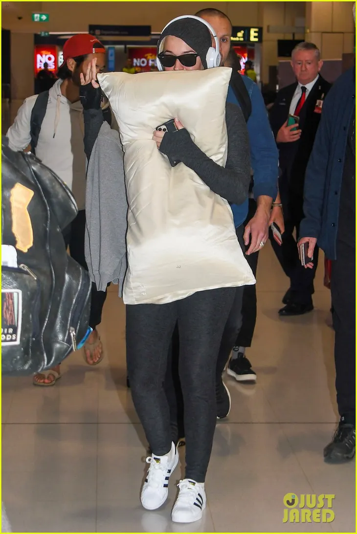 Đại dịch COVID-19 bùng phát, bà bầu Katy Perry vội vã rời khỏi Australia - Ảnh 1. Đại dịch COVID-19 bùng phát, bà bầu Katy Perry vội vã rời khỏi Australia - Ảnh 1.