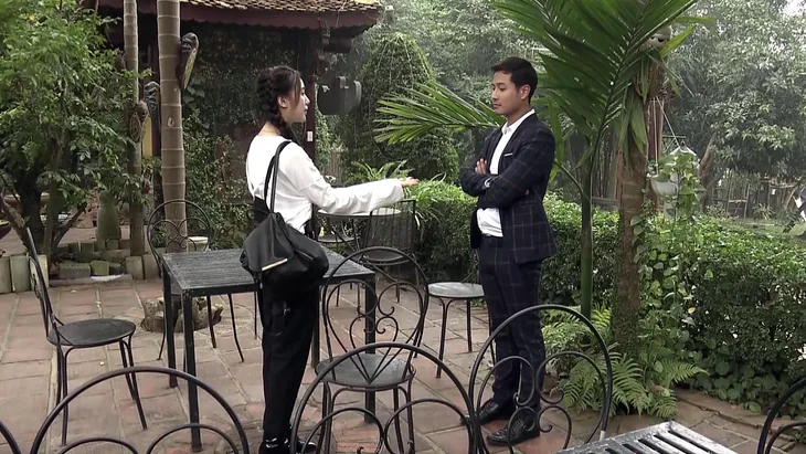 Đừng bắt em phải quên - Tập 4: Duy hoạnh họe, không chịu trả điện thoại cho Ngọc - Ảnh 1. Đừng bắt em phải quên - Tập 4: Duy hoạnh họe, không chịu trả điện thoại cho Ngọc - Ảnh 1.