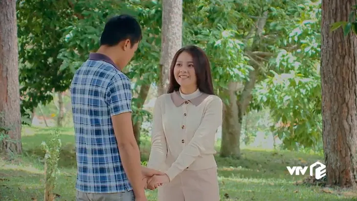 Nước mắt loài cỏ dại - Tập 33: Trọng lên giường với Hạnh, về vẫn hứa hẹn cưới xin với Dạ Thảo - Ảnh 6. Nước mắt loài cỏ dại - Tập 33: Trọng lên giường với Hạnh, về vẫn hứa hẹn cưới xin với Dạ Thảo - Ảnh 6.
