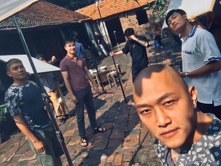 Hé lộ loạt ảnh hậu trường nhí nhố của dàn diễn viên Cô gái nhà người ta - Ảnh 8. Hé lộ loạt ảnh hậu trường nhí nhố của dàn diễn viên Cô gái nhà người ta - Ảnh 8.
