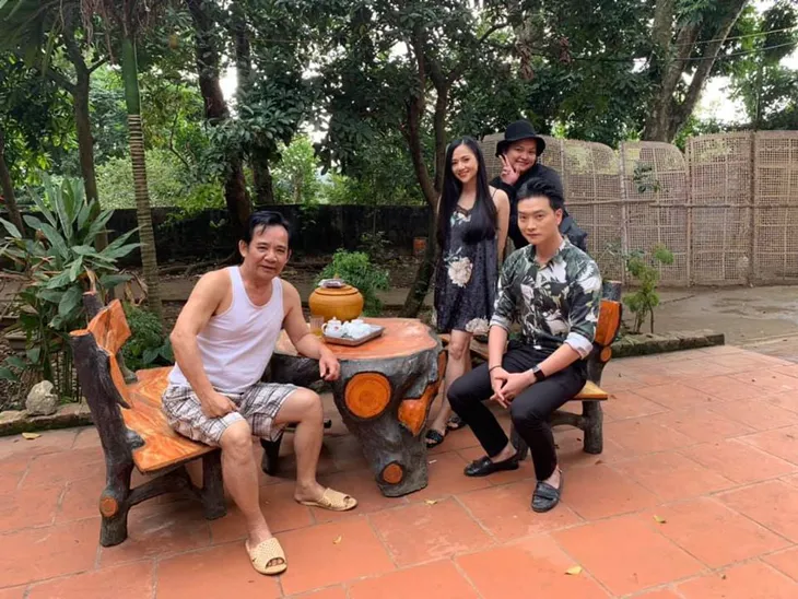 Hé lộ loạt ảnh hậu trường nhí nhố của dàn diễn viên Cô gái nhà người ta - Ảnh 11. Hé lộ loạt ảnh hậu trường nhí nhố của dàn diễn viên Cô gái nhà người ta - Ảnh 11.