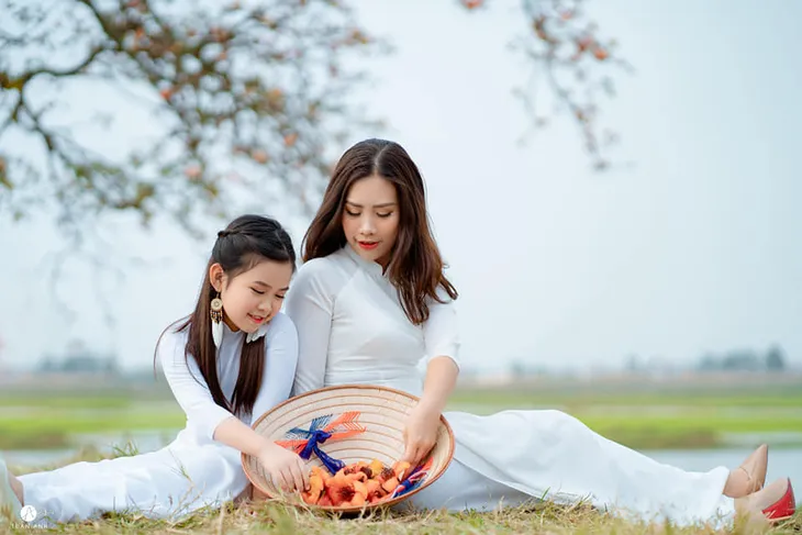 Check-in cây gạo đỏ rực gây sốt ở Bắc Giang - Ảnh 2. Check-in cây gạo đỏ rực gây sốt ở Bắc Giang - Ảnh 2.