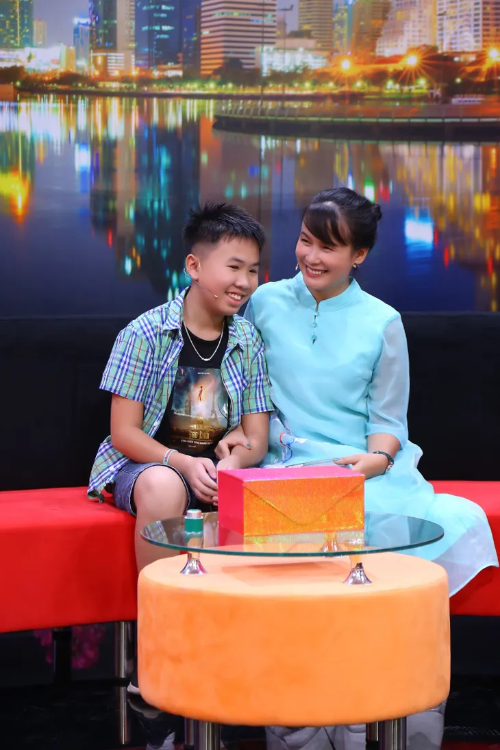 Sự hy sinh thầm lặng của nhà văn Nguyễn Quỳnh Trang dành cho con trai - Ảnh 1. Sự hy sinh thầm lặng của nhà văn Nguyễn Quỳnh Trang dành cho con trai - Ảnh 1.