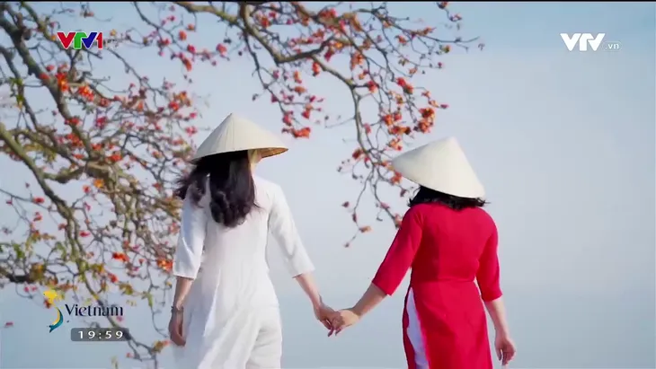 Check-in cây gạo đỏ rực gây sốt ở Bắc Giang - Ảnh 9. Check-in cây gạo đỏ rực gây sốt ở Bắc Giang - Ảnh 9.