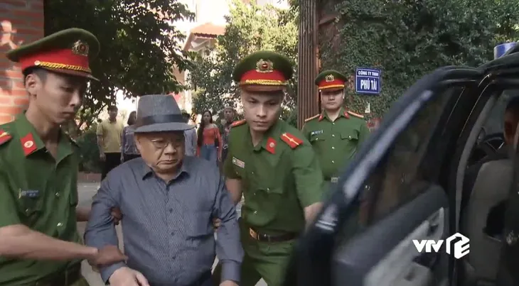 Cô gái nhà người ta - Tập cuối: Ông Tài bị bắt gọn vì dính bẫy gậy ông đập lưng ông - Ảnh 10. Cô gái nhà người ta - Tập cuối: Ông Tài bị bắt gọn vì dính bẫy gậy ông đập lưng ông - Ảnh 10.