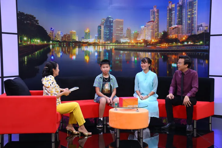 Nhà văn Nguyễn Quỳnh Trang không muốn con trai theo nghề viết - Ảnh 1. Nhà văn Nguyễn Quỳnh Trang không muốn con trai theo nghề viết - Ảnh 1.