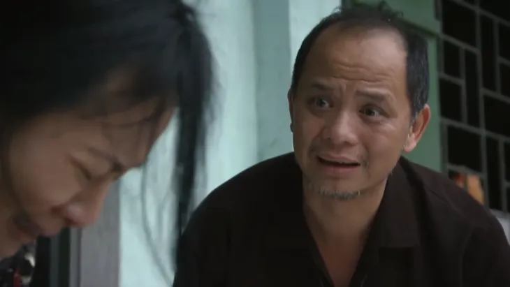 Cô gái nhà người ta - Tập cuối: Sau cái chết của bé Nga, Bình nghĩ quẩn treo cổ tự tử - Ảnh 2. Cô gái nhà người ta - Tập cuối: Sau cái chết của bé Nga, Bình nghĩ quẩn treo cổ tự tử - Ảnh 2.