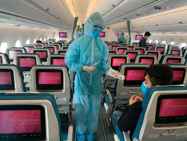Bên trong những chuyến bay Vietnam Airlines về từ “tâm dịch” châu Âu - Ảnh 7. Bên trong những chuyến bay Vietnam Airlines về từ “tâm dịch” châu Âu - Ảnh 7.
