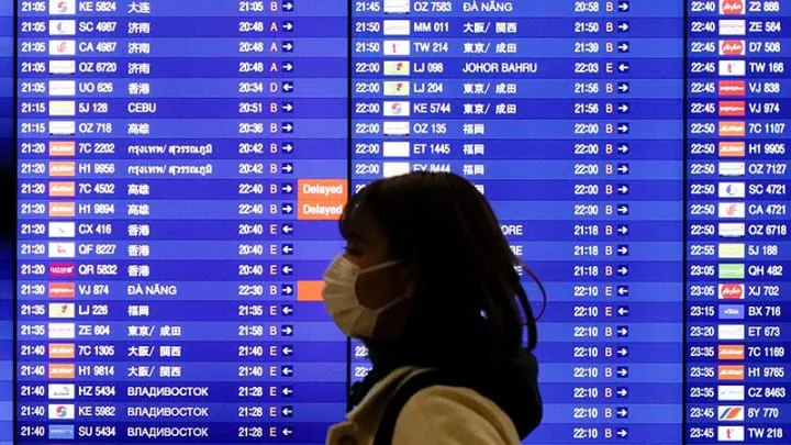Một trong những sân bay bận rộn nhất thế giới trở nên vắng như chùa Bà Đanh vì COVID-19 - Ảnh 2. Một trong những sân bay bận rộn nhất thế giới trở nên vắng như chùa Bà Đanh vì COVID-19 - Ảnh 2.