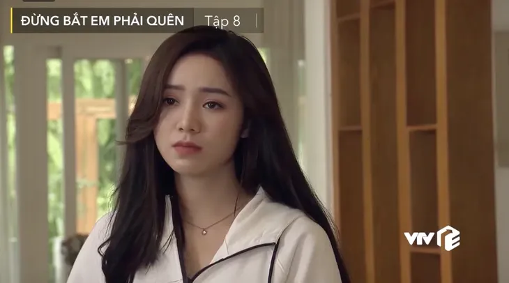 Đừng bắt em phải quên - Tập 8: Ngọc (Quỳnh Kool) phụng phịu đá đểu cô Linh trước mặt bố - Ảnh 3. Đừng bắt em phải quên - Tập 8: Ngọc (Quỳnh Kool) phụng phịu đá đểu cô Linh trước mặt bố - Ảnh 3.