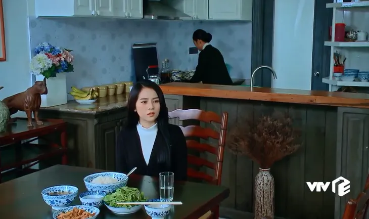Nước mắt loài cỏ dại - Tập 30: Chồng con chết, bà Phương hóa điên - Ảnh 8. Nước mắt loài cỏ dại - Tập 30: Chồng con chết, bà Phương hóa điên - Ảnh 8.