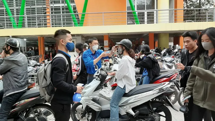 Sinh viên Thủ đô sẵn sàng chống dịch COVID-19 khi trở lại giảng đường - Ảnh 1. Sinh viên Thủ đô sẵn sàng chống dịch COVID-19 khi trở lại giảng đường - Ảnh 1.