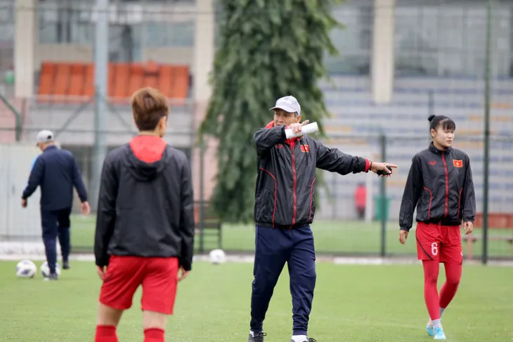 Vòng loại 3 Olympic Tokyo 2020: HLV Mai Đức Chung chốt danh sách đội tuyển nữ Việt Nam thi đấu trận play-off - Ảnh 1. Vòng loại 3 Olympic Tokyo 2020: HLV Mai Đức Chung chốt danh sách đội tuyển nữ Việt Nam thi đấu trận play-off - Ảnh 1.