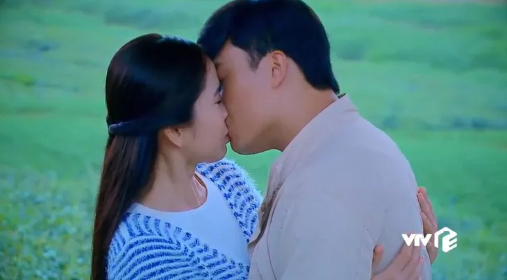 Nước mắt loài cỏ dại - Tập 35: Say rượu, Khang tỏ tình nhầm Hường là Dạ Thảo - Ảnh 3. Nước mắt loài cỏ dại - Tập 35: Say rượu, Khang tỏ tình nhầm Hường là Dạ Thảo - Ảnh 3.