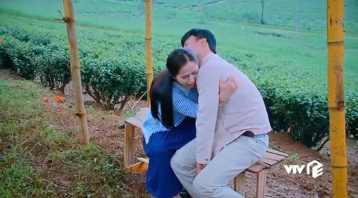 Nước mắt loài cỏ dại - Tập 35: Say rượu, Khang tỏ tình nhầm Hường là Dạ Thảo - Ảnh 4. Nước mắt loài cỏ dại - Tập 35: Say rượu, Khang tỏ tình nhầm Hường là Dạ Thảo - Ảnh 4.