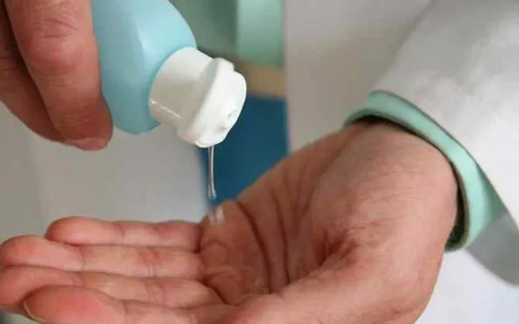 Điều cần lưu ý khi đi máy bay để phòng, chống lây nhiễm virus - Ảnh 1. Điều cần lưu ý khi đi máy bay để phòng, chống lây nhiễm virus - Ảnh 1.