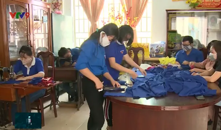 Cần Thơ: May hàng nghìn khẩu trang tặng người dân phòng dịch bệnh - Ảnh 2. Cần Thơ: May hàng nghìn khẩu trang tặng người dân phòng dịch bệnh - Ảnh 2.