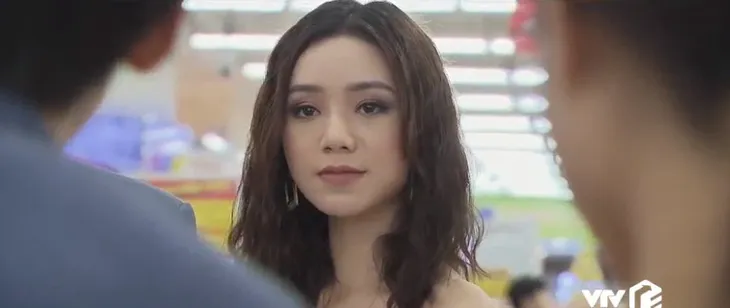 Nhà trọ Balanha - Tập 3: Lâm bất ngờ nhận Hân là người yêu trước mặt Nhi - Ảnh 4. Nhà trọ Balanha - Tập 3: Lâm bất ngờ nhận Hân là người yêu trước mặt Nhi - Ảnh 4.
