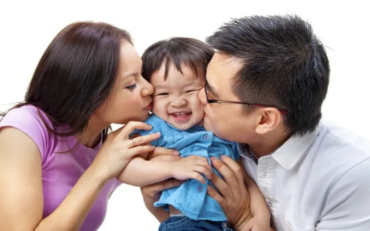 Điều bố mẹ cần lưu ý để không trở thành trung gian lây nhiễm cho con - Ảnh 2.