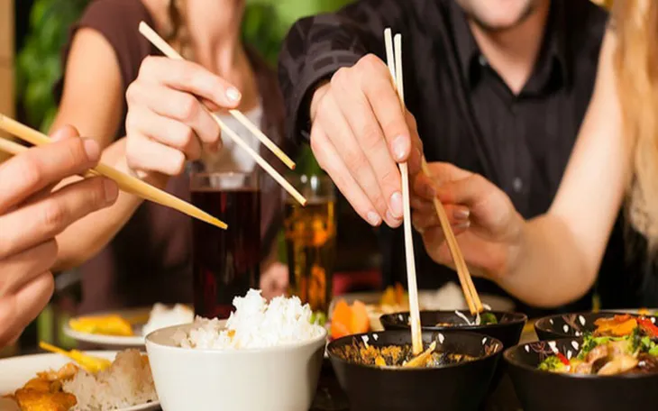 Điều bố mẹ cần lưu ý để không trở thành trung gian lây nhiễm cho con - Ảnh 3.
