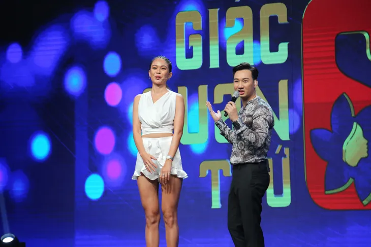 Giác quan thứ 6: Diện đầm nữ tính, Puka sững sờ bị Thành Trung ví như bánh kem di động - Ảnh 1. Giác quan thứ 6: Diện đầm nữ tính, Puka sững sờ bị Thành Trung ví như bánh kem di động - Ảnh 1.