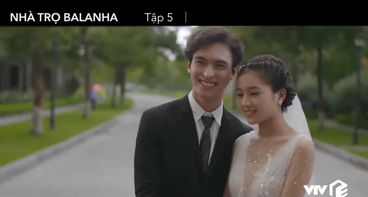 Nhà trọ Balanha - Tập 5: Vừa giả vờ làm người yêu, Lâm và Hân đã phải tổ chức đám cưới - Ảnh 6. Nhà trọ Balanha - Tập 5: Vừa giả vờ làm người yêu, Lâm và Hân đã phải tổ chức đám cưới - Ảnh 6.