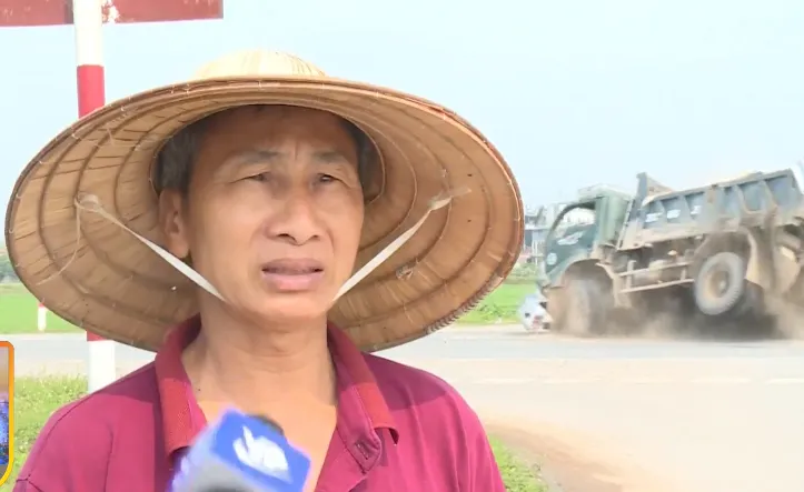 Tai nạn giao thông lọt ngay ống kính phóng viên đang ghi hình - Ảnh 1. Tai nạn giao thông lọt ngay ống kính phóng viên đang ghi hình - Ảnh 1.