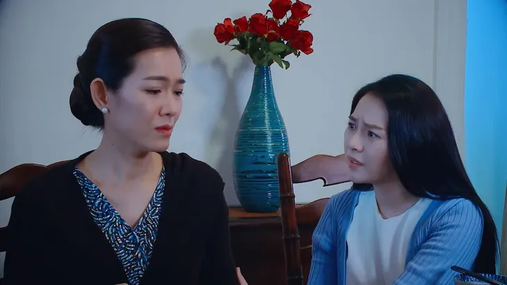 Nước mắt loài cỏ dại - Tập 37: Ông Thành tận mắt nhìn Dạ Thảo sà vào lòng Khang - Ảnh 1. Nước mắt loài cỏ dại - Tập 37: Ông Thành tận mắt nhìn Dạ Thảo sà vào lòng Khang - Ảnh 1.