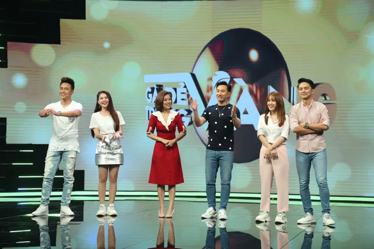 Gà đẻ trứng vàng: Tú Vi thừa nhận chỉ giỏi đếm tiền cát xê của Văn Anh - Ảnh 6. Gà đẻ trứng vàng: Tú Vi thừa nhận chỉ giỏi đếm tiền cát xê của Văn Anh - Ảnh 6.