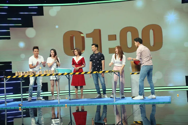 Gà đẻ trứng vàng: Tú Vi thừa nhận chỉ giỏi đếm tiền cát xê của Văn Anh - Ảnh 4. Gà đẻ trứng vàng: Tú Vi thừa nhận chỉ giỏi đếm tiền cát xê của Văn Anh - Ảnh 4.