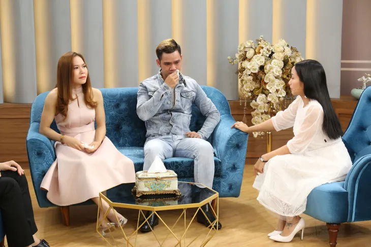 Nghệ sĩ xiếc Lê Hưng bật khóc khi người yêu hơn tuổi Nhã Hiếu hoãn đám cưới - Ảnh 1. Nghệ sĩ xiếc Lê Hưng bật khóc khi người yêu hơn tuổi Nhã Hiếu hoãn đám cưới - Ảnh 1.