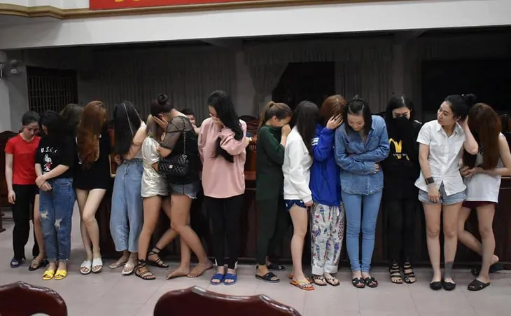 Phát hiện 30 người dương tính ma túy trong quán karaoke lúc rạng sáng - Ảnh 1. Phát hiện 30 người dương tính ma túy trong quán karaoke lúc rạng sáng - Ảnh 1.