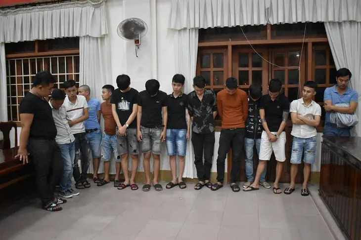 Phát hiện 30 người dương tính ma túy trong quán karaoke lúc rạng sáng - Ảnh 2. Phát hiện 30 người dương tính ma túy trong quán karaoke lúc rạng sáng - Ảnh 2.